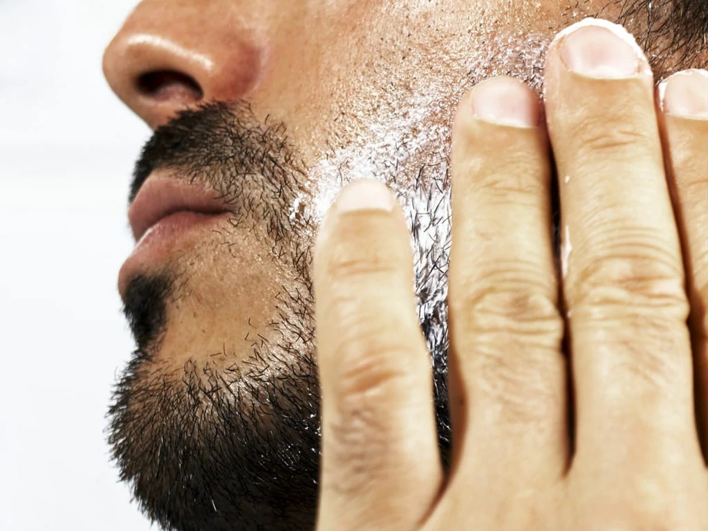 بهترین روش درمان موهای زیرپوستی برای آقایان
